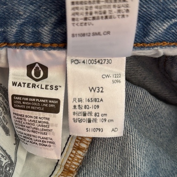 Levi’s Women’s 501 Distressed, Buttonfly, Frayed Hem Denim/Jean Shorts. Size 32. - Picture 12 of 12